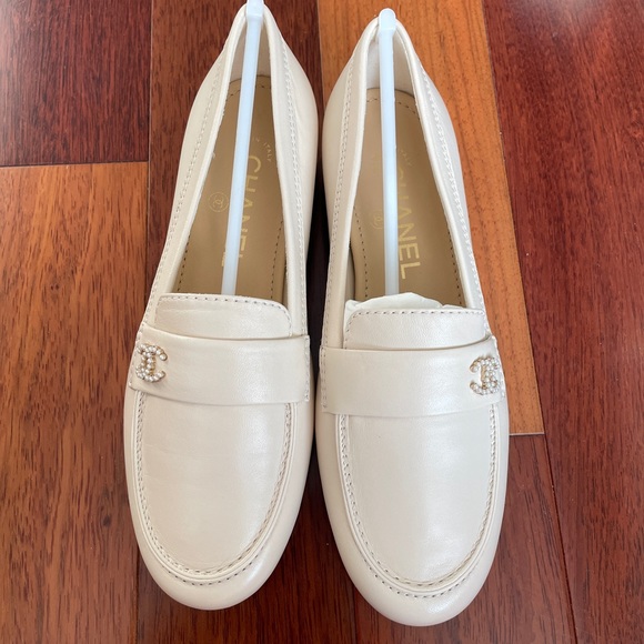 Chanel loafers size 36.5 never worn new in box - Picture 4 of 10
